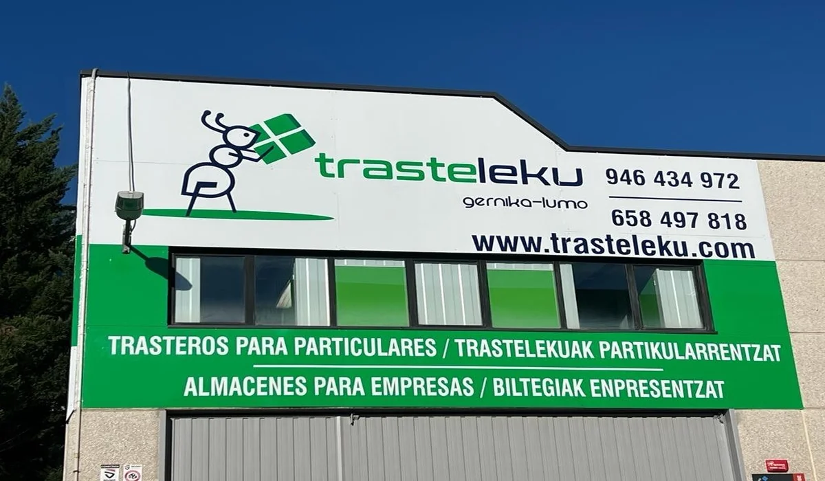 Trasteleku self storage exterior photo from the street.