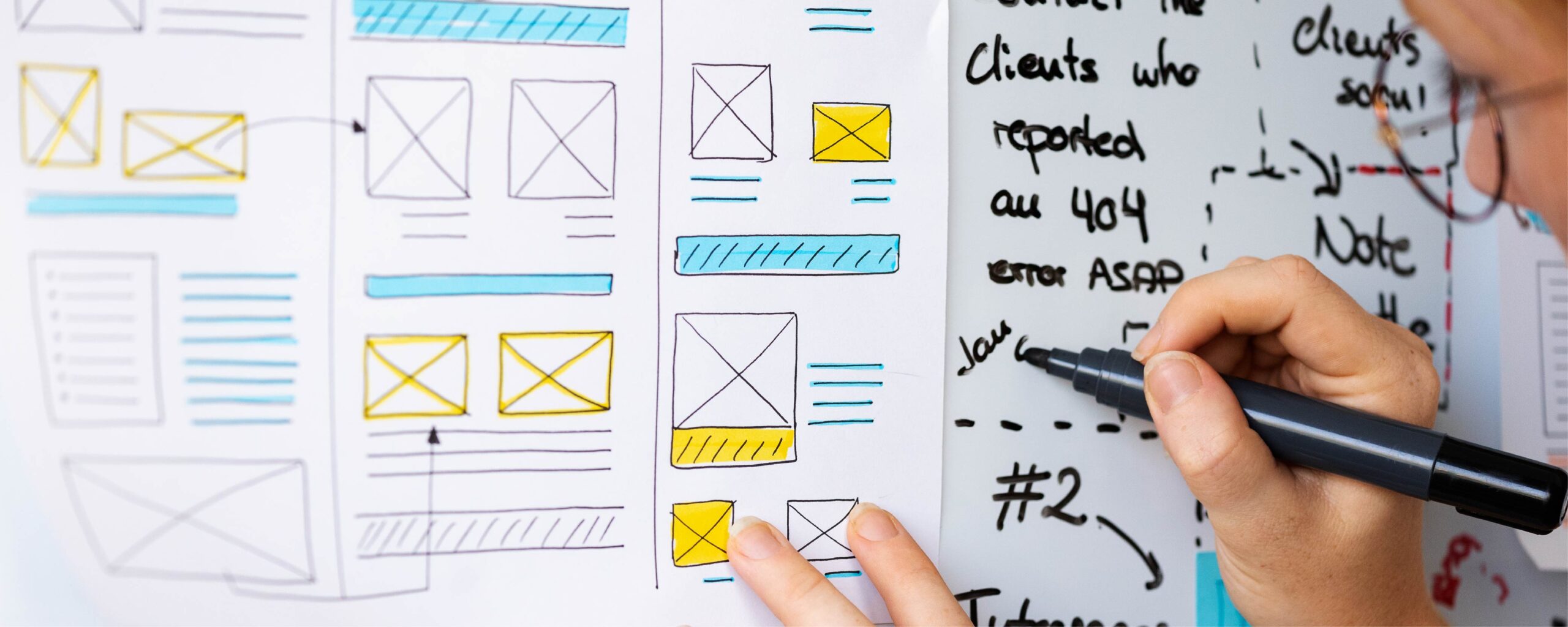 Ilustración mostrando la optimización de páginas de productos con palabras clave relevantes.
